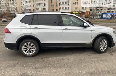 Внедорожник / Кроссовер Volkswagen Tiguan 2017 в Киеве