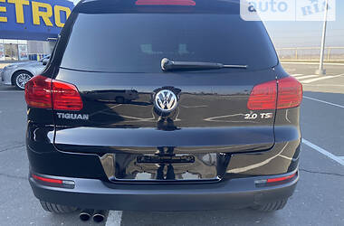 Внедорожник / Кроссовер Volkswagen Tiguan 2015 в Мариуполе