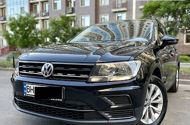Внедорожник / Кроссовер Volkswagen Tiguan 2017 в 