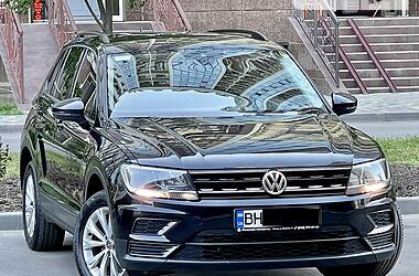 Внедорожник / Кроссовер Volkswagen Tiguan 2017 в 