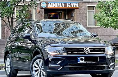 Внедорожник / Кроссовер Volkswagen Tiguan 2017 в 