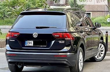 Внедорожник / Кроссовер Volkswagen Tiguan 2017 в 
