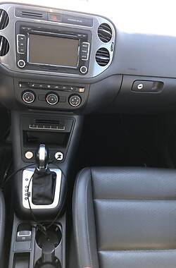 Внедорожник / Кроссовер Volkswagen Tiguan 2014 в 