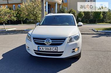 Внедорожник / Кроссовер Volkswagen Tiguan 2010 в Киеве