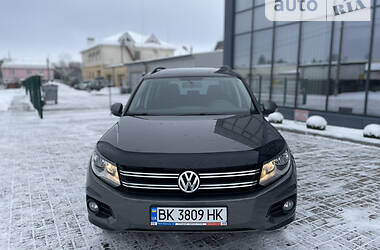 Внедорожник / Кроссовер Volkswagen Tiguan 2014 в Ровно