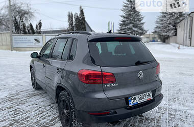 Внедорожник / Кроссовер Volkswagen Tiguan 2014 в Ровно