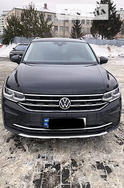 Внедорожник / Кроссовер Volkswagen Tiguan 2021 в Харькове