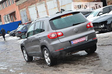 Внедорожник / Кроссовер Volkswagen Tiguan 2010 в Луцке