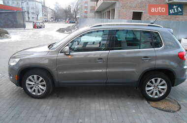 Позашляховик / Кросовер Volkswagen Tiguan 2009 в 