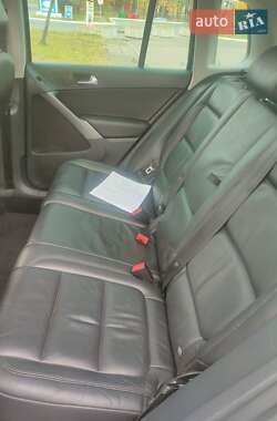 Позашляховик / Кросовер Volkswagen Tiguan 2009 в 