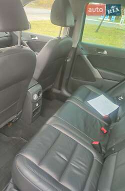 Позашляховик / Кросовер Volkswagen Tiguan 2009 в 