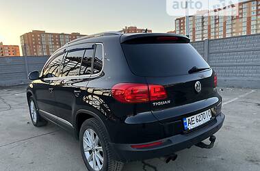 Внедорожник / Кроссовер Volkswagen Tiguan 2015 в 