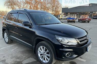 Внедорожник / Кроссовер Volkswagen Tiguan 2015 в 