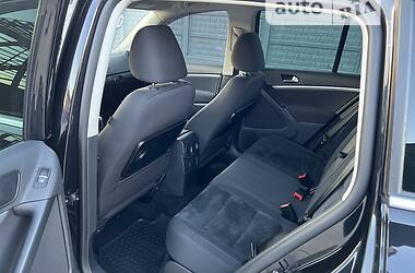 Внедорожник / Кроссовер Volkswagen Tiguan 2015 в 