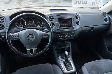 Внедорожник / Кроссовер Volkswagen Tiguan 2015 в 