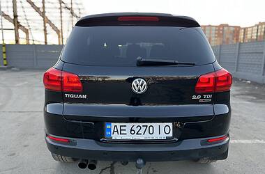 Внедорожник / Кроссовер Volkswagen Tiguan 2015 в 