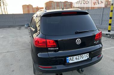 Внедорожник / Кроссовер Volkswagen Tiguan 2015 в 