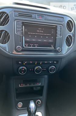 Внедорожник / Кроссовер Volkswagen Tiguan 2015 в 