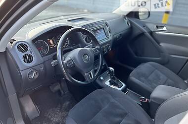 Внедорожник / Кроссовер Volkswagen Tiguan 2015 в 