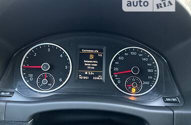 Внедорожник / Кроссовер Volkswagen Tiguan 2015 в 