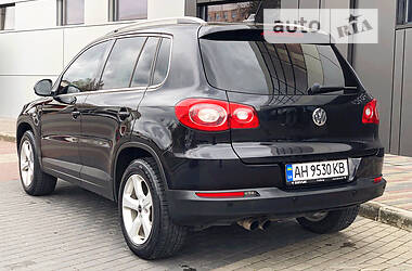 Внедорожник / Кроссовер Volkswagen Tiguan 2010 в Луцке