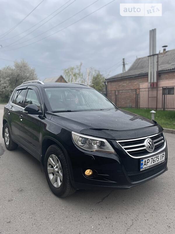 Внедорожник / Кроссовер Volkswagen Tiguan 2010 в Запорожье