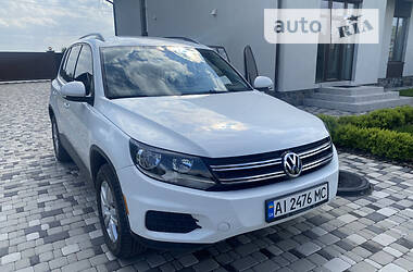 Седан Volkswagen Tiguan 2016 в Києві