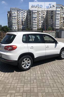 Внедорожник / Кроссовер Volkswagen Tiguan 2010 в Запорожье