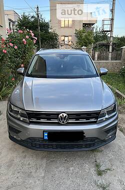 Внедорожник / Кроссовер Volkswagen Tiguan 2017 в Ужгороде