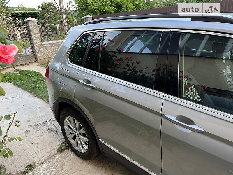 Позашляховик / Кросовер Volkswagen Tiguan 2017 в Ужгороді