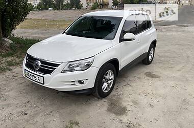 Внедорожник / Кроссовер Volkswagen Tiguan 2010 в Киеве