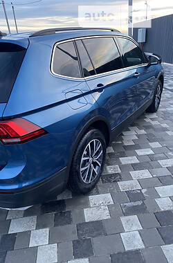 Внедорожник / Кроссовер Volkswagen Tiguan 2019 в 