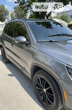 Внедорожник / Кроссовер Volkswagen Tiguan 2016 в 