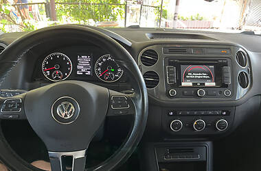 Внедорожник / Кроссовер Volkswagen Tiguan 2015 в Хмельницком