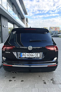 Внедорожник / Кроссовер Volkswagen Tiguan 2018 в Ужгороде