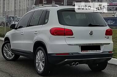 Позашляховик / Кросовер Volkswagen Tiguan 2015 в Києві