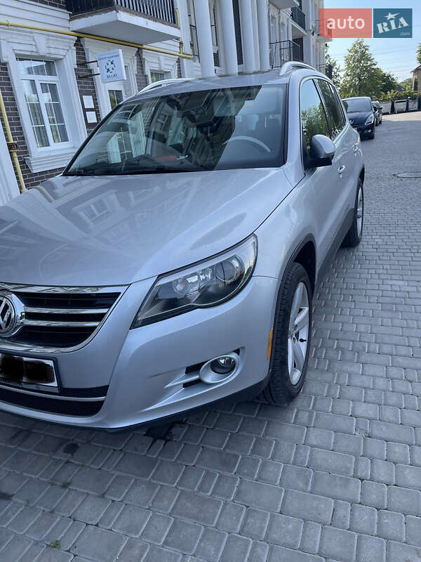 Внедорожник / Кроссовер Volkswagen Tiguan 2010 в Киеве