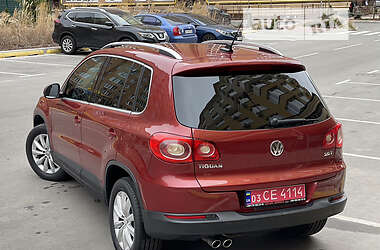 Внедорожник / Кроссовер Volkswagen Tiguan 2011 в Софиевской Борщаговке