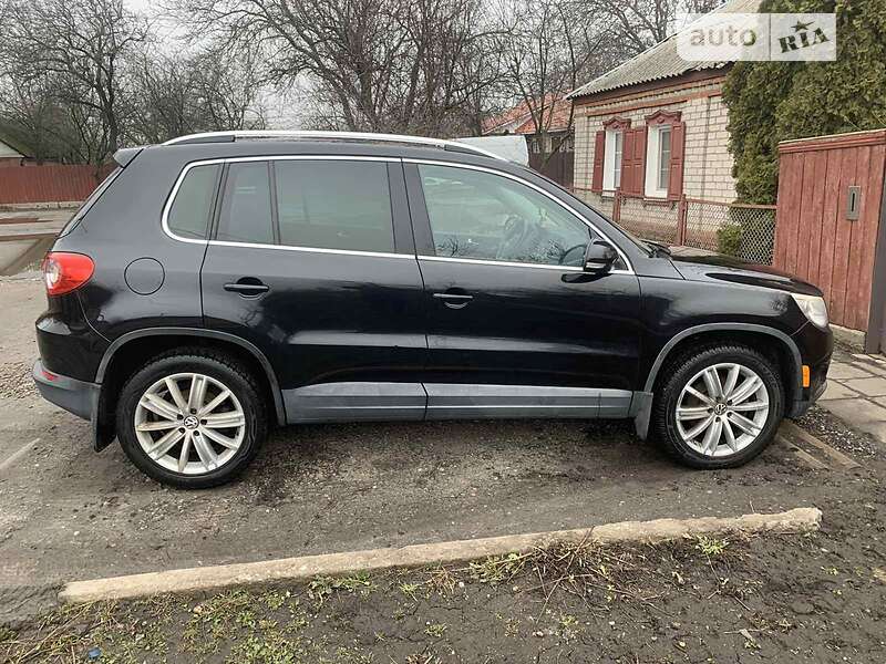 Позашляховик / Кросовер Volkswagen Tiguan 2010 в Краснограді