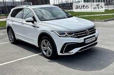 Позашляховик / Кросовер Volkswagen Tiguan 2023 в 