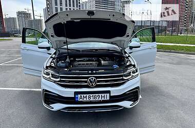 Позашляховик / Кросовер Volkswagen Tiguan 2023 в 