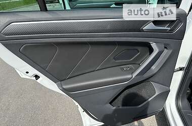 Позашляховик / Кросовер Volkswagen Tiguan 2023 в 