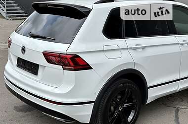 Внедорожник / Кроссовер Volkswagen Tiguan 2020 в 