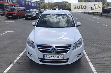 Внедорожник / Кроссовер Volkswagen Tiguan 2010 в 