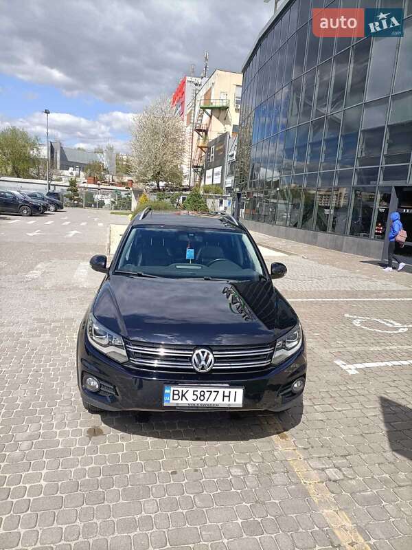 Внедорожник / Кроссовер Volkswagen Tiguan 2011 в Бродах