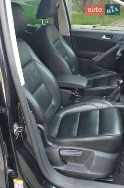 Внедорожник / Кроссовер Volkswagen Tiguan 2009 в 