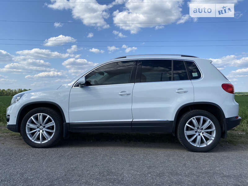 Внедорожник / Кроссовер Volkswagen Tiguan 2014 в Казатине