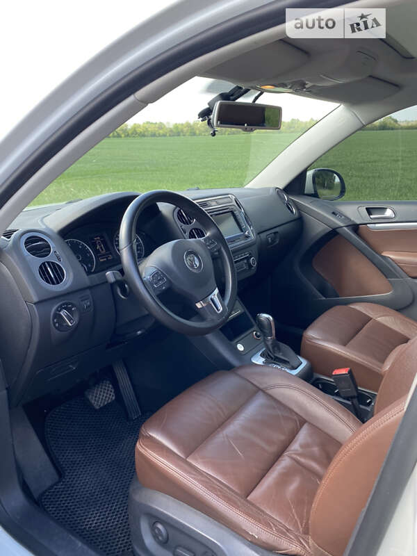 Внедорожник / Кроссовер Volkswagen Tiguan 2014 в Казатине