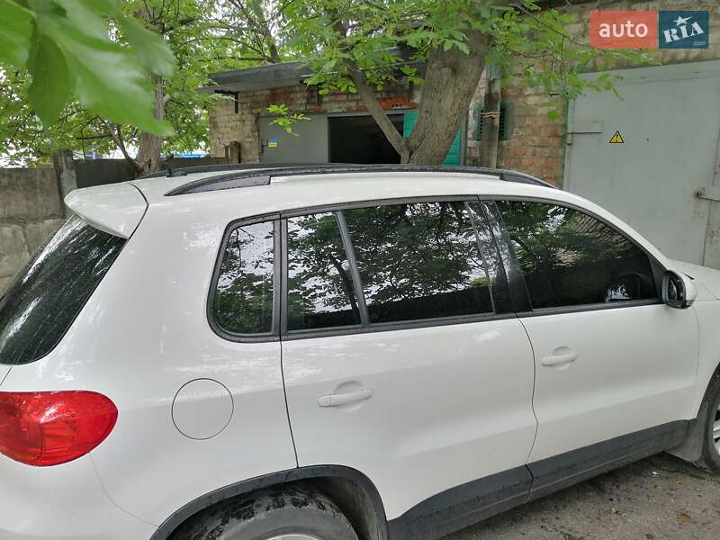 Внедорожник / Кроссовер Volkswagen Tiguan 2011 в Покрове