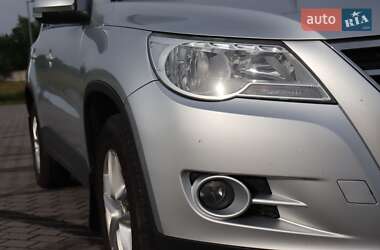 Внедорожник / Кроссовер Volkswagen Tiguan 2011 в 